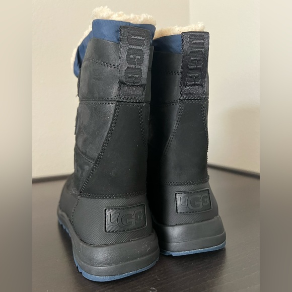 UGG Bellemore Weather 1130356K Kids Size 2 - Picture 2 of 7